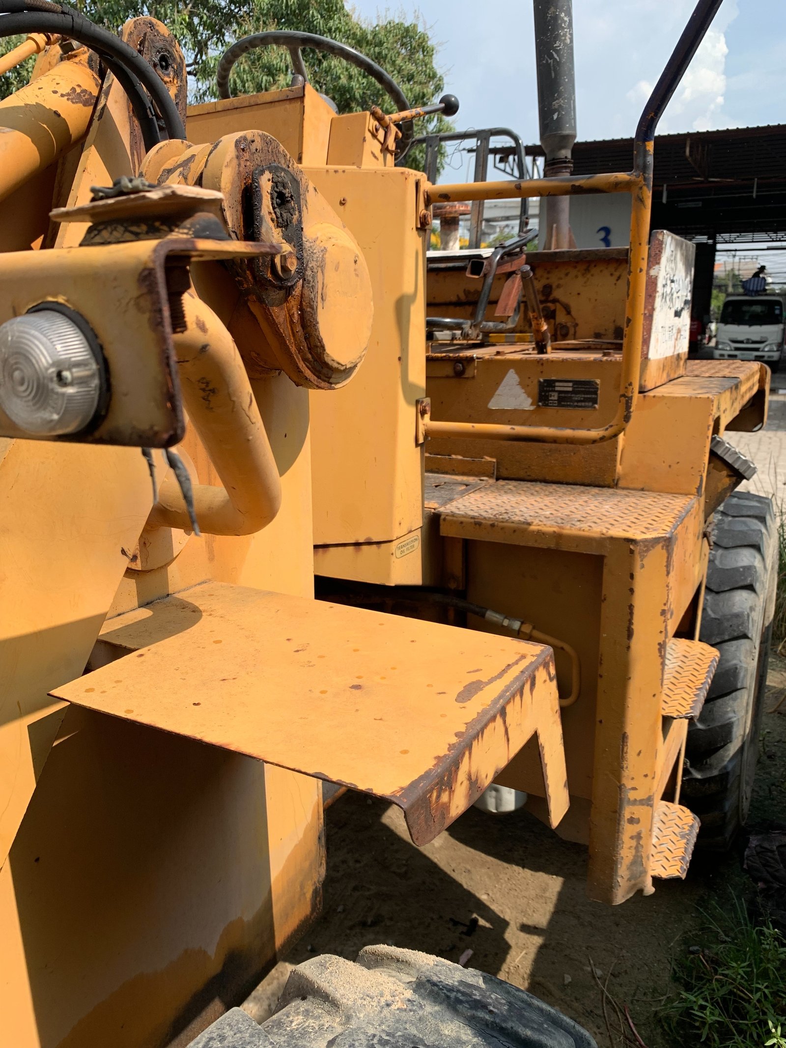 ขายรถตักโคมัตสุ 505 เอวอ่อนสภาพเก่านอกพร้อมใช้งาน ขายรถตักโคมัตสุ 505 เอวอ่อนสภาพเก่านอกพร้อมใช้งาน