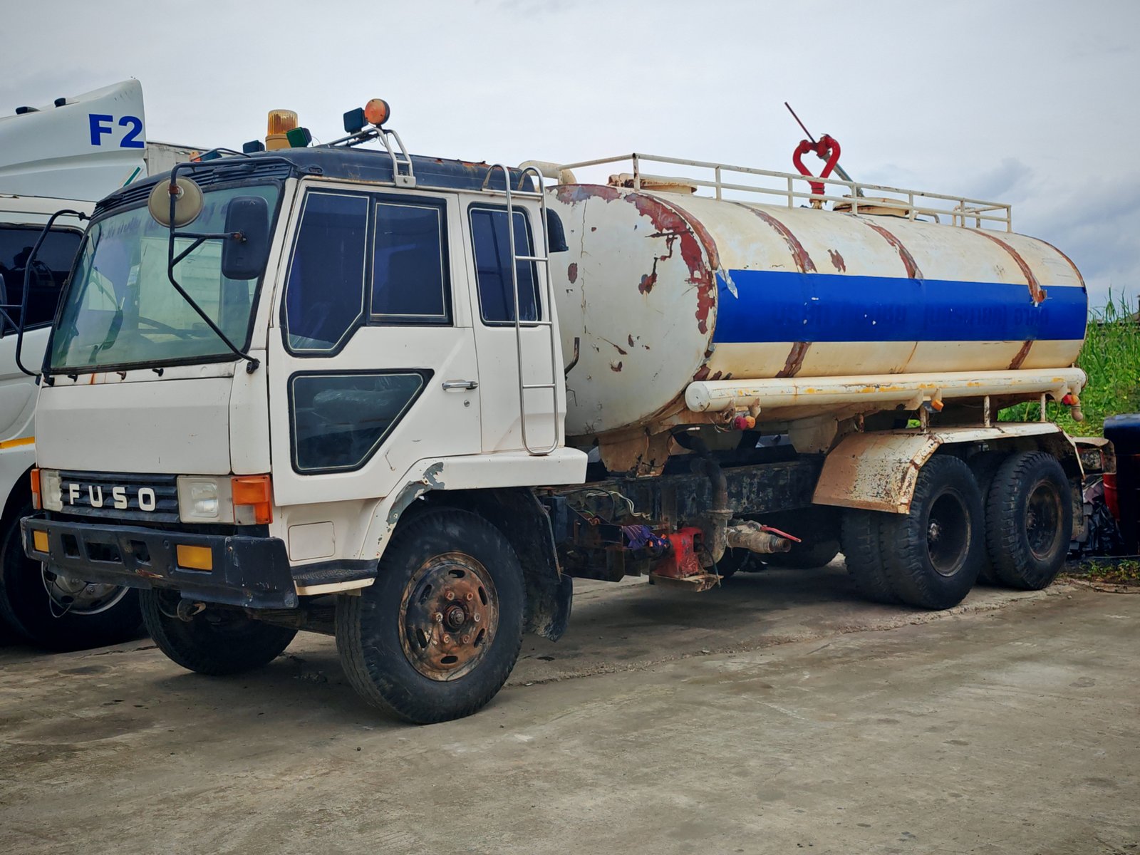 ♨️______รถแทงค์น้ำ 10 ล้อ 2 เพลา FUSO 160 แรงม้า แทงค์มีปืนและสเปรย์ท้าย