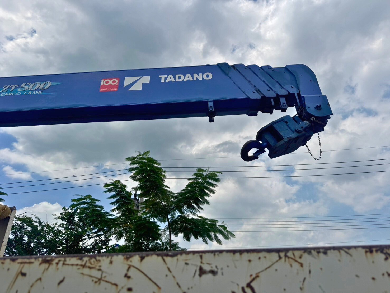 6ล้ออีซูซุFTR240คอมมอลเรลเป็นตัว10น้อต เครนtananoรุ่นzt5ตัน5ปลอก สภาพค่อนข้างใหม่ครับ