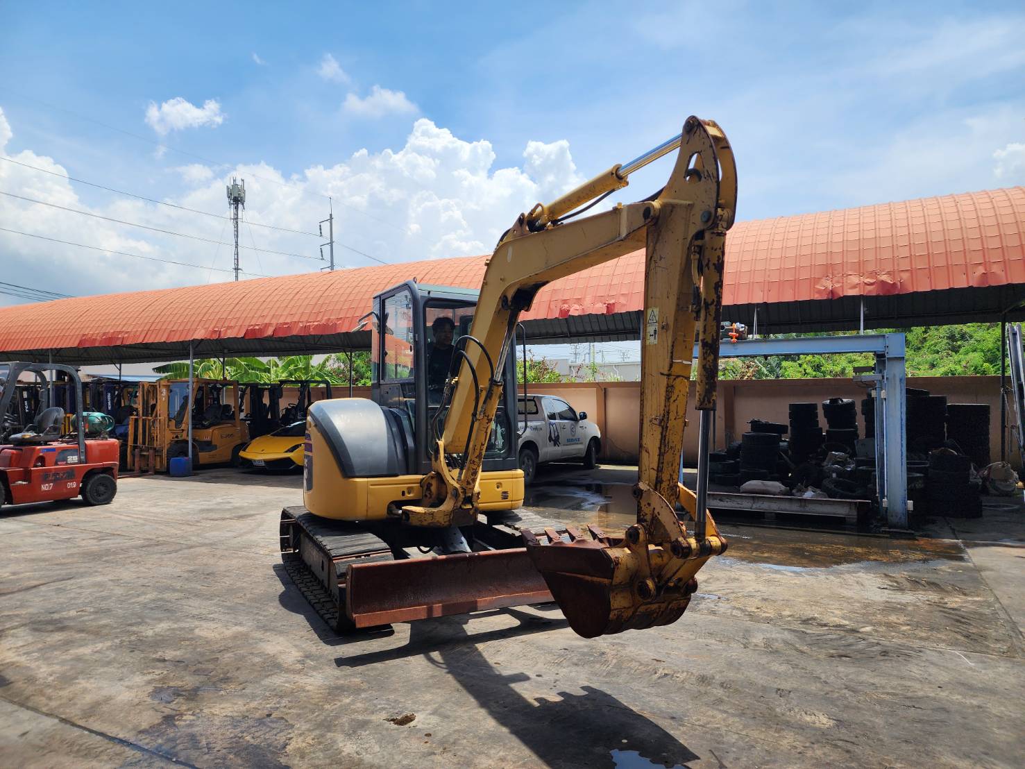 ขาย รถขุดแบคโฮ KOMATSU รุ่น PC40MR-2 (รถนอกนำเข้าญี่ปุ่น)