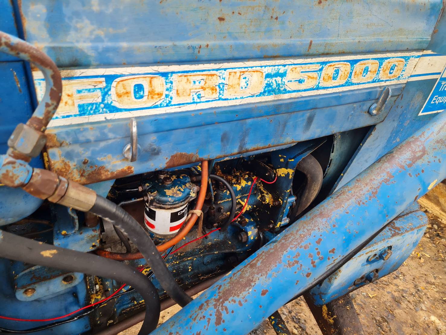 รถไถฟอรด็3สูบติดตักหน้าขุดหลัง รถไถฟอรด็3สูบติดตักหน้าขุดหลัง