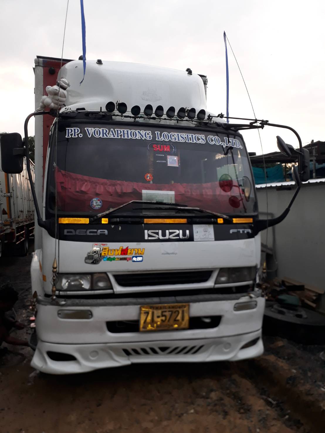 ขายหกล้อ ตู้สิบบาน ISUZU DACA 200แรงม้า ปี46