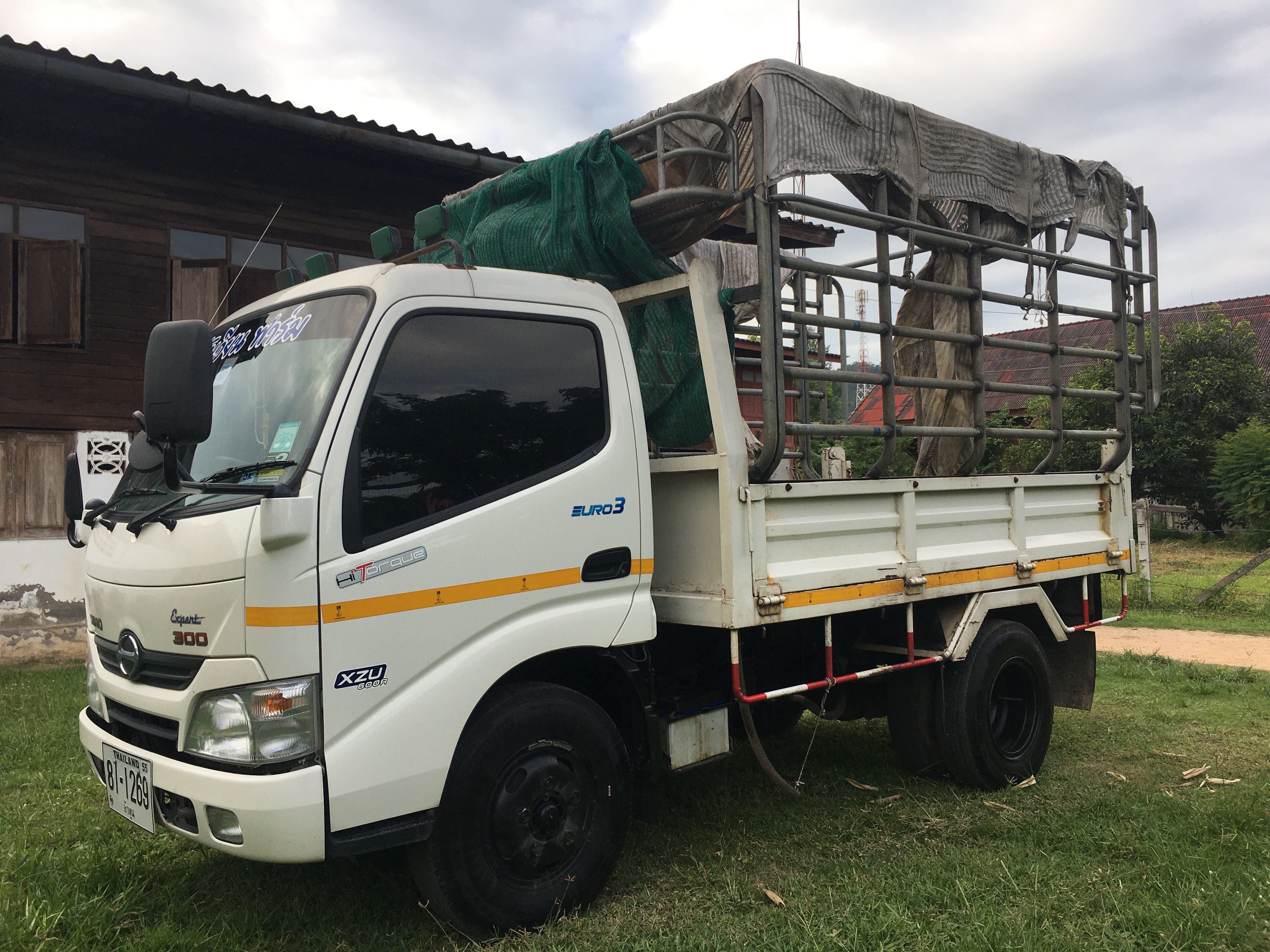 รถบรรทุก 6 ล้อเล็ก Hino 150 แรงม้า