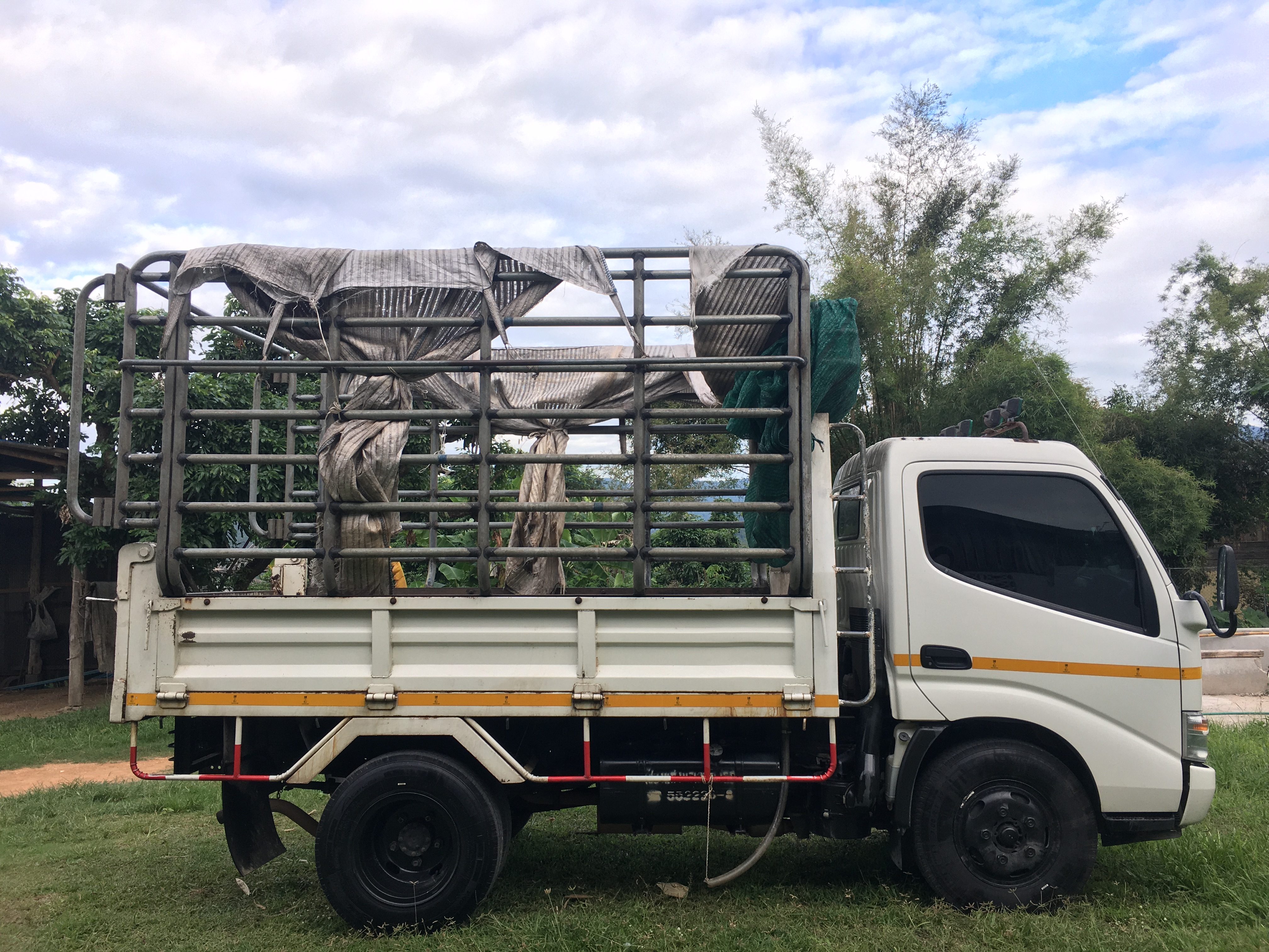 รถบรรทุก 6 ล้อเล็ก Hino 150 แรงม้า