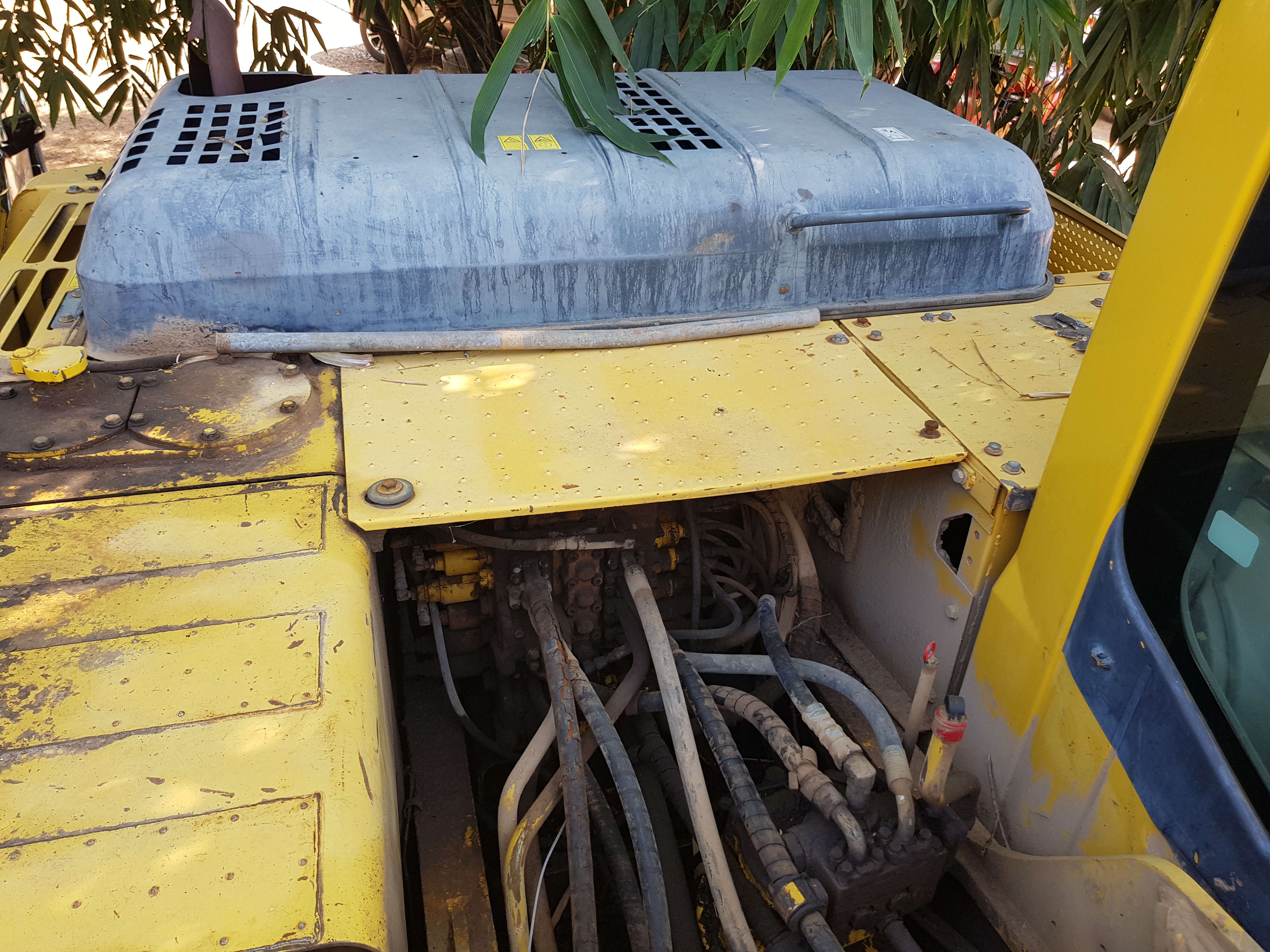 ขาย แบคโฮ PC 200 +รถลาก 10 ล้อ