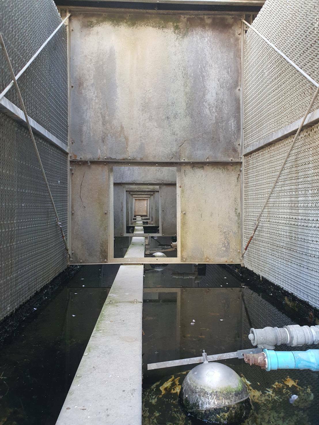 ขายครับ CoolingTower มี1,200ตัน1ชุด มี400ตัน1ชุด ราคารวม400000บาทครับ สอบถามได้ครับ หรือโทร 095-5560