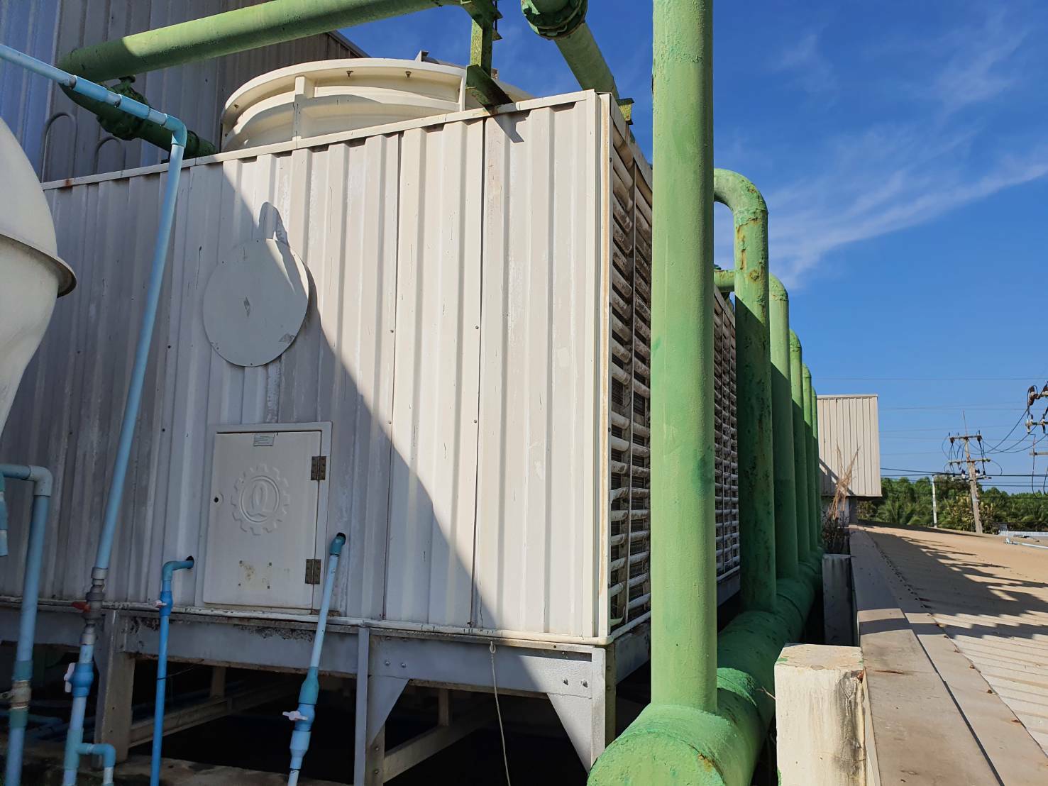 ขายครับ CoolingTower มี1,200ตัน1ชุด มี400ตัน1ชุด ราคารวม400000บาทครับ สอบถามได้ครับ หรือโทร 095-5560