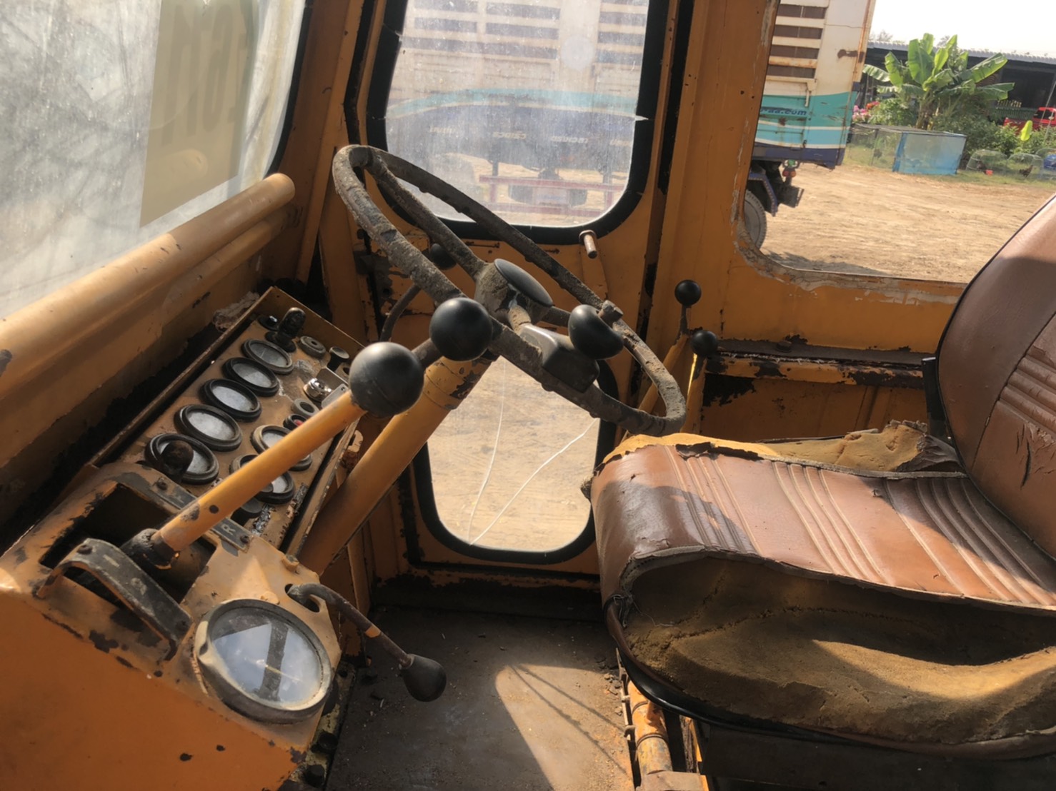 ขาย 295,000 รถตักล้อยาง KOMATSU JH 63 B ดิสเบรค เอวอ่อน สภาพเก่านอก รถพร้อมใช้ รถอยู่ ปทุมธานี สามโคก  090-772-3710 090-772-3708