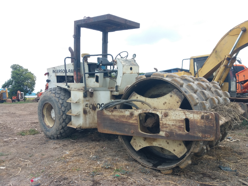 ขาย 665,000 รถบด 10 ตัน 2 เพลา 2 เปลือกเรียบหนาม  INGERSOLL RAND SD100D เครื่อง คัมมินท์ 4 สูบ Turbo -125 แรง (ประหยัดน้ำมัน)  เกียร์แรง ระบบสั่นหยาบ - ละเอียด ครบ เอกสารเล่มทะเบียนพร้อมโอนภาษีไม่ขาด  สนใจดูรถ ลาดหลุมแก้ว ปทุมธานี  090-772-3710 090-772-3708
