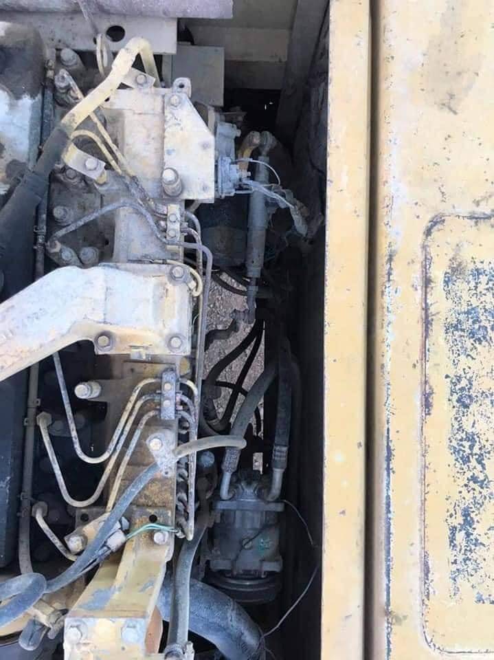 ขาย 590,000 บาท Komatsu PC200-6 เครื่องดี  ปั้มแรง โช่หนา เอวแน่น ไฟฟ้าครบ แอร์มี เอกสารเล่มทะเบียน  สนใจดูรถ จ.กทม 090-772-3710 090-772-3708