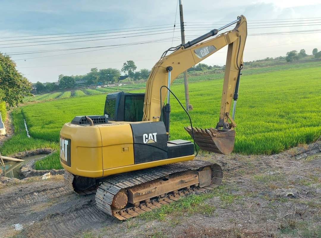 ขาย 1,380,000 CAT 312D2 ทำงาน 11,000 ชม.ไฟฟ้าครบ เครื่องดี ปั๊มแรง เอวแน่น ช่วงล่างเต็ม แอร์เย็น รถสวยพร้อมใช้ เอกสารแจ้งจำหน่าย รถอยู่ ปทุมธานี 090-772-3710 090-772-3708