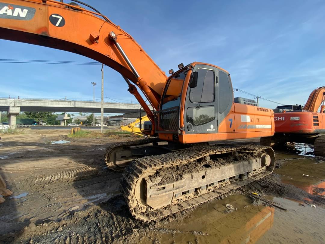 ขาย 1,390,000 DOOSAN DX340LC เครื่องดี ปั๊มแรง เอวแน่น ไฟฟ้าครบ ช่วงล่างสวย รถสวยพร้อมใช้งาน เอกสารใบแจ้งจำหน่าย รถอยู่ ปทูมธานี สามโคก 090-772-3710 090-772-3708