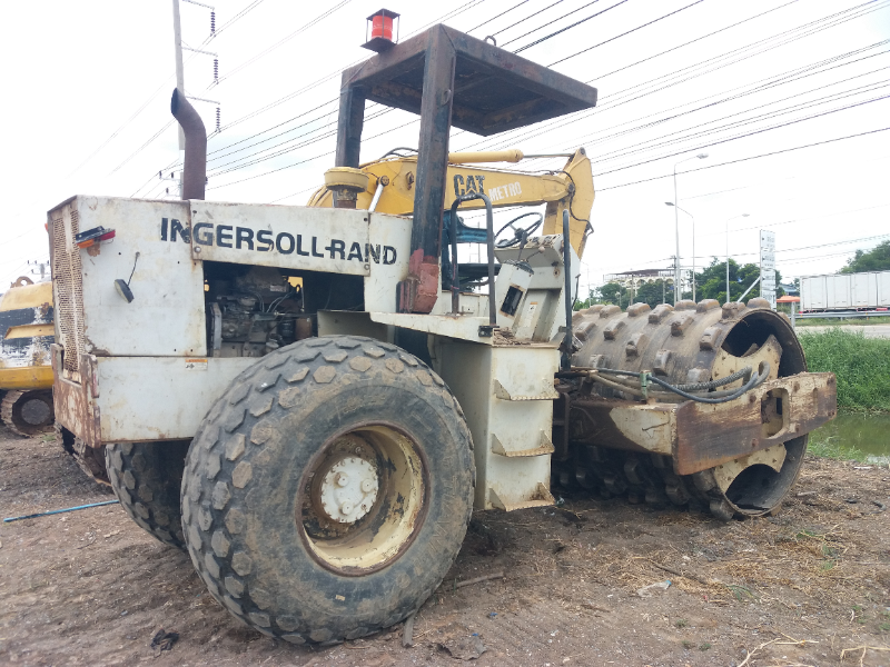 ขาย 665,000 รถบด 10 ตัน 2 เพลา 2 เปลือกเรียบหนาม  INGERSOLL RAND SD100D เครื่อง คัมมินท์ 4 สูบ Turbo -125 แรง (ประหยัดน้ำมัน)  เกียร์แรง ระบบสั่นหยาบ - ละเอียด ครบ เอกสารเล่มทะเบียนพร้อมโอนภาษีไม่ขาด  สนใจดูรถ ลาดหลุมแก้ว ปทุมธานี  090-772-3710 090-772-3708