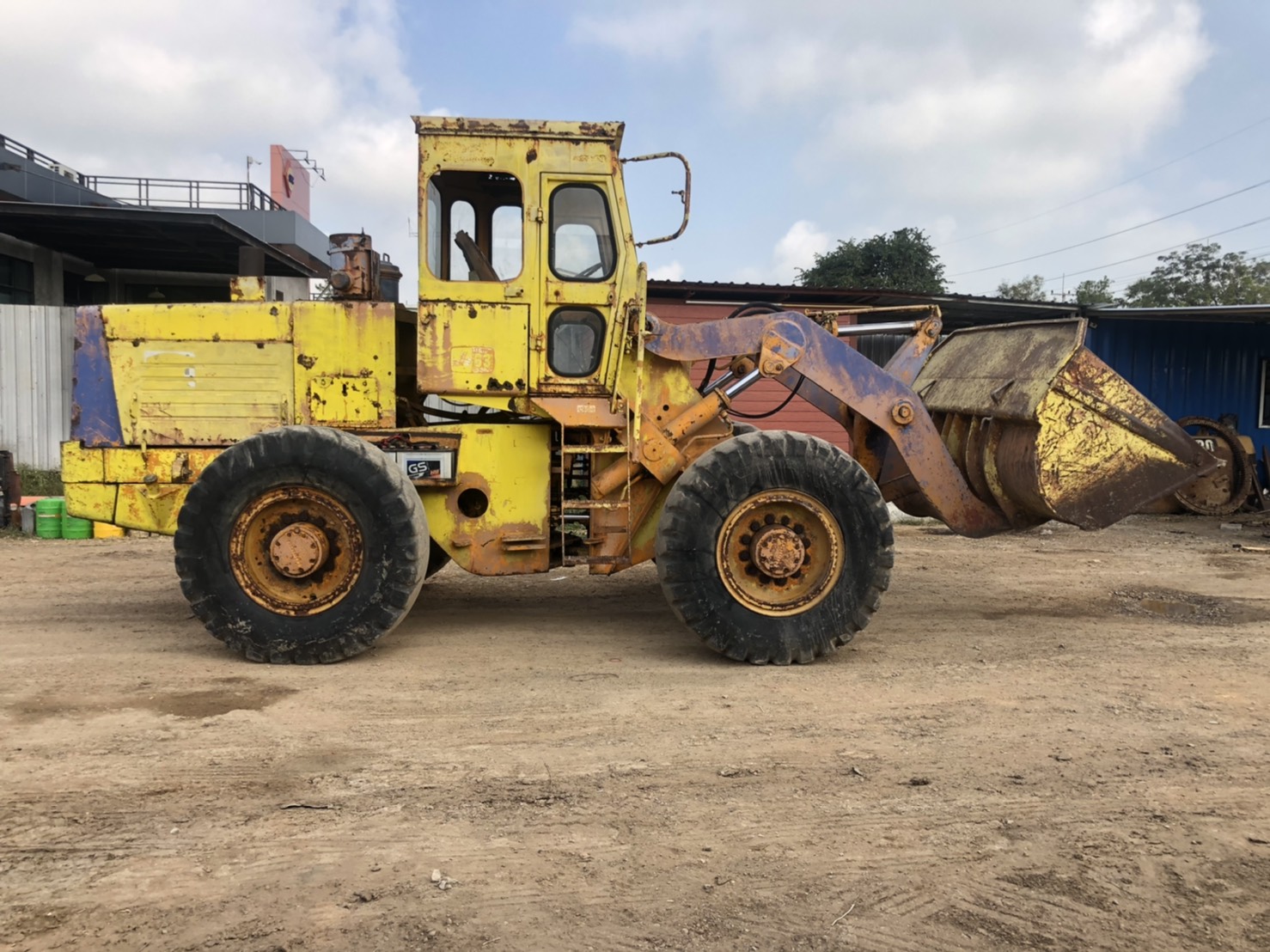 ขาย 295,000 รถตักล้อยาง KOMATSU JH 63 B ดิสเบรค เอวอ่อน สภาพเก่านอก รถพร้อมใช้ รถอยู่ ปทุมธานี สามโคก  090-772-3710 090-772-3708