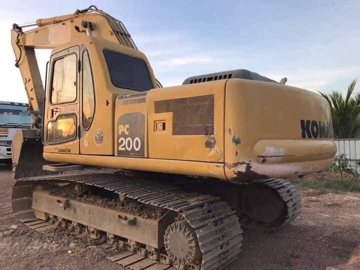 ขาย 590,000 บาท Komatsu PC200-6 เครื่องดี  ปั้มแรง โช่หนา เอวแน่น ไฟฟ้าครบ แอร์มี เอกสารเล่มทะเบียน  สนใจดูรถ จ.กทม 090-772-3710 090-772-3708