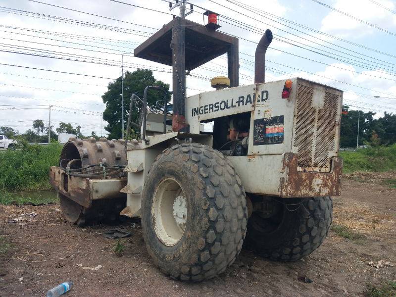 ขาย 665,000 รถบด 10 ตัน 2 เพลา 2 เปลือกเรียบหนาม  INGERSOLL RAND SD100D เครื่อง คัมมินท์ 4 สูบ Turbo -125 แรง (ประหยัดน้ำมัน)  เกียร์แรง ระบบสั่นหยาบ - ละเอียด ครบ เอกสารเล่มทะเบียนพร้อมโอนภาษีไม่ขาด  สนใจดูรถ ลาดหลุมแก้ว ปทุมธานี  090-772-3710 090-772-3708
