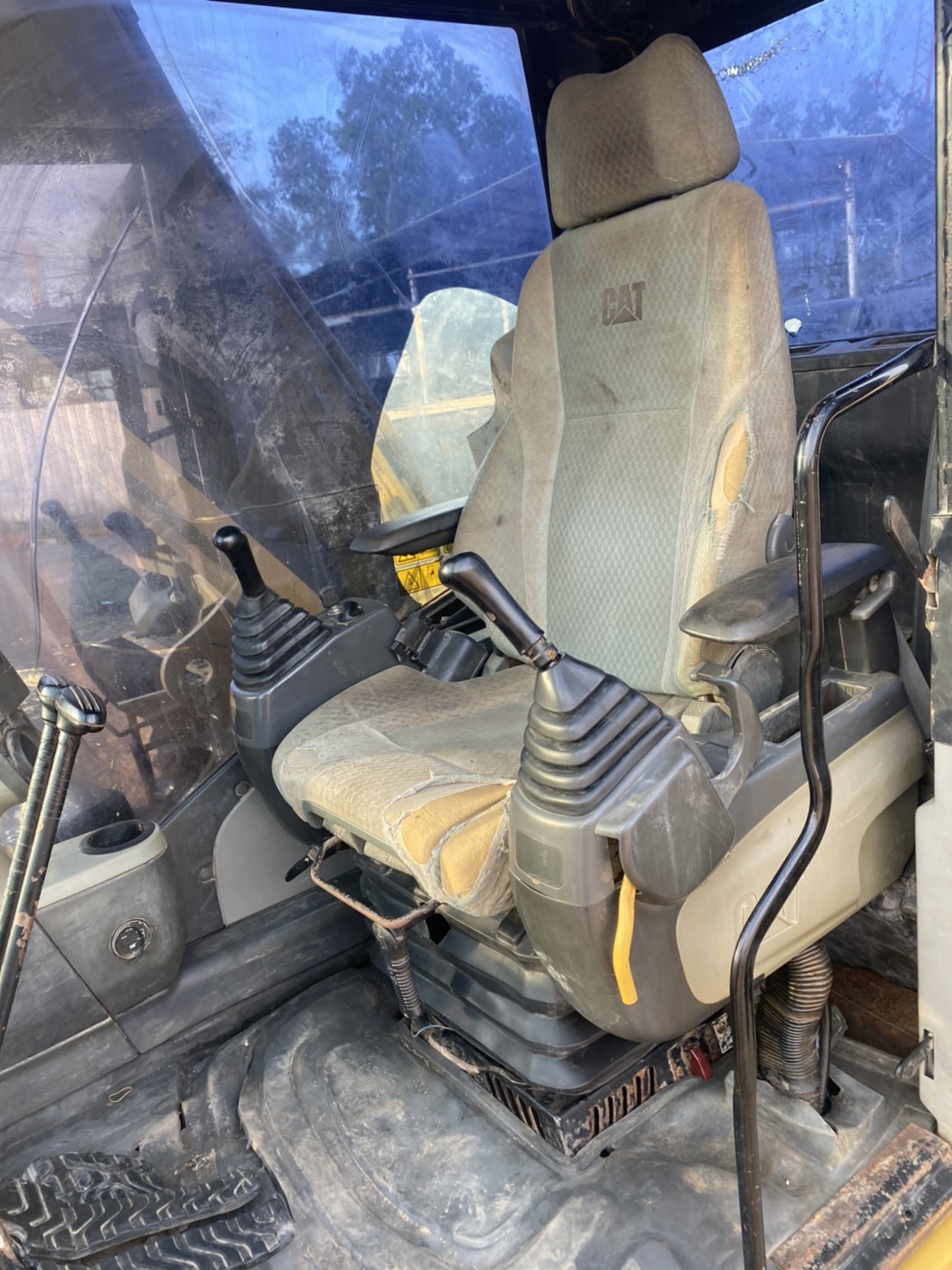 ขาย 1,150,000 CAT 320 D JAPAN เล่มทะเบียน 17,000 ชม. ไฟฟ้าครบ เครื่องดี ปั้มแรง เอวแน่น ช่วงล่างสวย รถสวยพร้อมใช้เอกสารพร้อมโอน รถอยู่ ปทุมธานี สามโคก 090-772-3710 090-772-3708 ขาย 1,150,000 CAT 320 D JAPAN เล่มทะเบียน 17,000 ชม. ไฟฟ้าครบ เครื่องดี ปั้มแรง เอวแน่น ช่วงล่างสวย รถสวยพร้อมใช้เอกสารพร้อมโอน รถอยู่ ปทุมธานี สามโคก 090-772-3710 090-772-3708