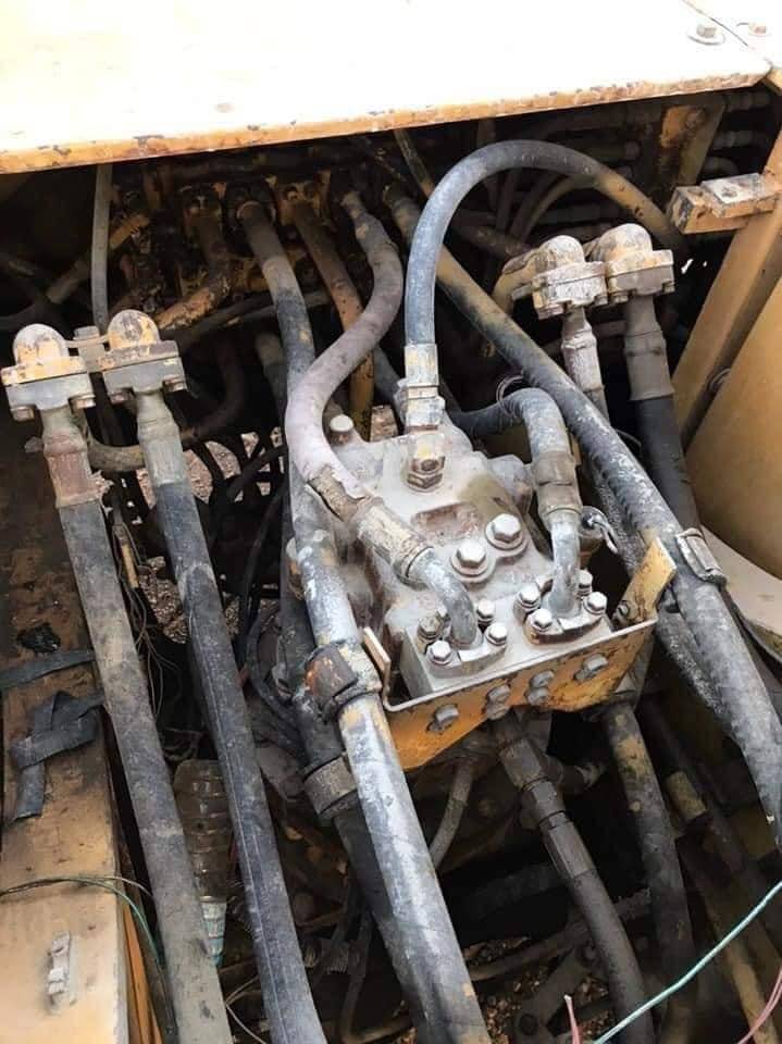 ขาย 590,000 บาท Komatsu PC200-6 เครื่องดี  ปั้มแรง โช่หนา เอวแน่น ไฟฟ้าครบ แอร์มี เอกสารเล่มทะเบียน  สนใจดูรถ จ.กทม 090-772-3710 090-772-3708