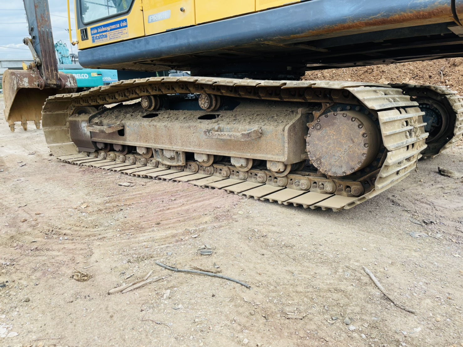 ขาย 1,300,000 VOLVO EC210B PRIME 9,000 ชม.  เอกสารเล่มทะเบียน ภาษีเต็ม  สวยเดิมบางทั้งคัน ไฟฟ้าครบ เครื่องดี ปั้มแรง เอวแน่น ช่วงล่างเต็ม แอร์หนาว รถสวยพร้อมใช้เอกสารพร้อมโอน รถอยู่ ปทุมธานี 090-772-3710 090-772-3708
