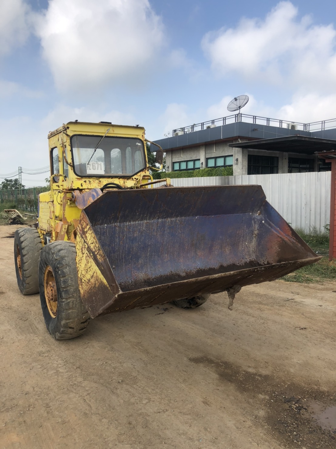 ขาย 295,000 รถตักล้อยาง KOMATSU JH 63 B ดิสเบรค เอวอ่อน สภาพเก่านอก รถพร้อมใช้ รถอยู่ ปทุมธานี สามโคก  090-772-3710 090-772-3708