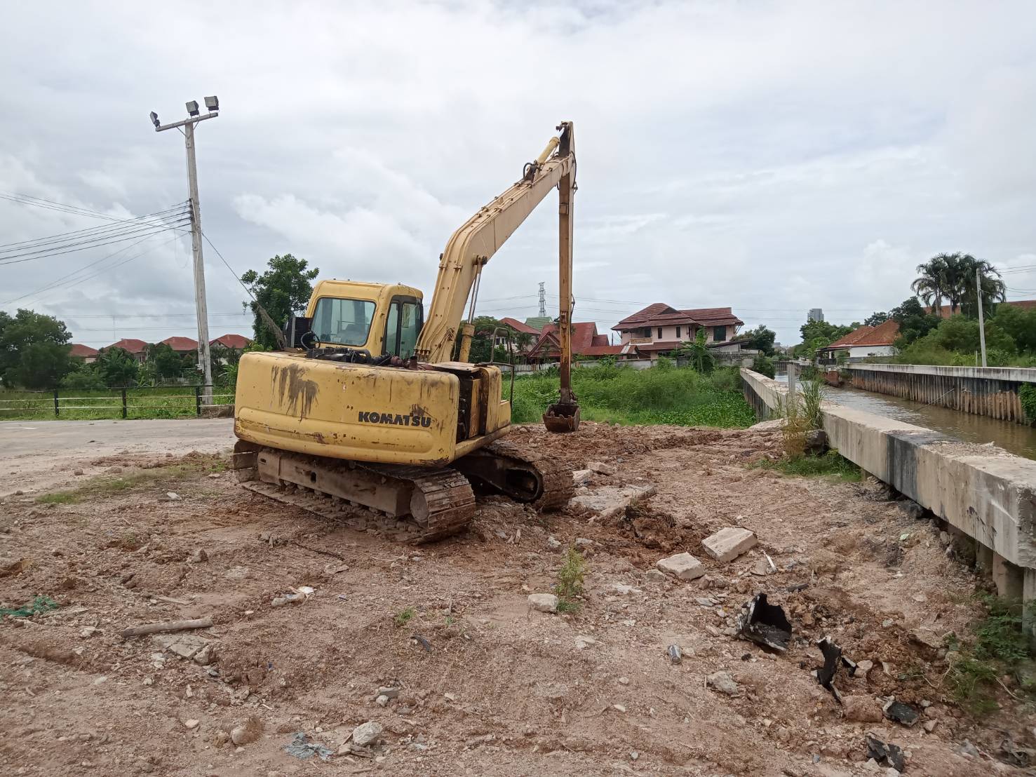 KOMATSU pc 120-6 บูมยาว เล่มทะเบียน ไฟฟ้าครบ เครื่องดี ปั้มแรง สวยพร้อมใช้เล่มพร้อมโอน รถอยู่ ปทุมธานี สามโคก 090-772-3710 090-772-3708 KOMATSU pc 120-6 บูมยาว เล่มทะเบียน ไฟฟ้าครบ เครื่องดี ปั้มแรง สวยพร้อมใช้เล่มพร้อมโอน รถอยู่ ปทุมธานี สามโคก 090-772-3710 090-772-3708