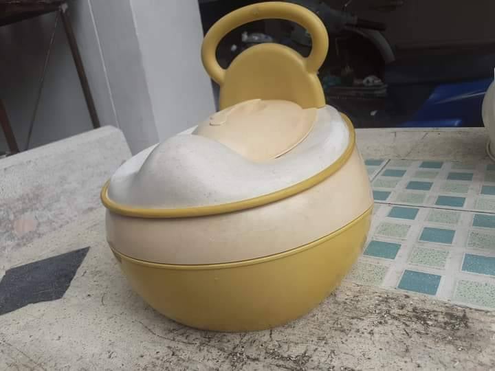 กระโถนหมีพูห์ สำหรับเด็กหัดถ่ายและสำหรับเป็นห้องน้ำเคลื่อนที่ มือสองสภาพสมบูรณ์จากญี่ปุ่นค่ะ ไม่แตกไม่ร้าวค่ะ ที่นั่งและฝาปิดมีคราบดำลงเนื้อตาทเวลานะคะไม่มีผลกับการใช้งาน พกพาสะดวก แยกชิ้นส่วนได้ทำความสะอาดง่าย