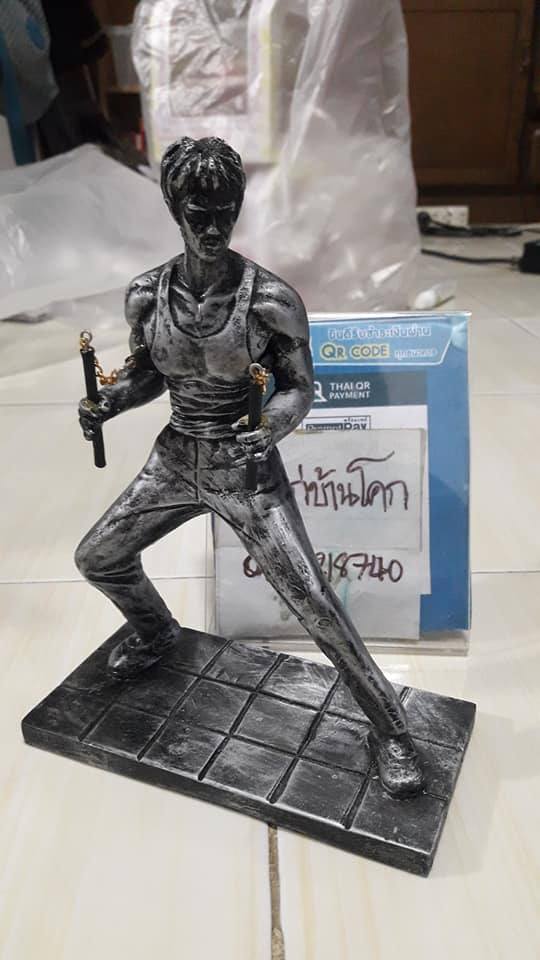 ลดๆราคาครับ โมเดล Bruce Lee บรูซลี วัสดุเป็น RESIN มี 2 Action ครับ ตามภาพ งานดิบๆเลย ยังไม่ลงสี งานเก่าเก็บครับ ใครชอบ Bruce Lee ลองดูครับ สนใจสอบถามได้ครับ เหมาๆ 2 ชิ้นเลย ลดๆราคาครับ โมเดล Bruce Lee บรูซลี วัสดุเป็น RESIN มี 2 Action ครับ ตามภาพ งานดิบๆเลย ยังไม่ลงสี งานเก่าเก็บครับ ใครชอบ Bruce Lee ลองดูครับ สนใจสอบถามได้ครับ เหมาๆ 2 ชิ้นเลย