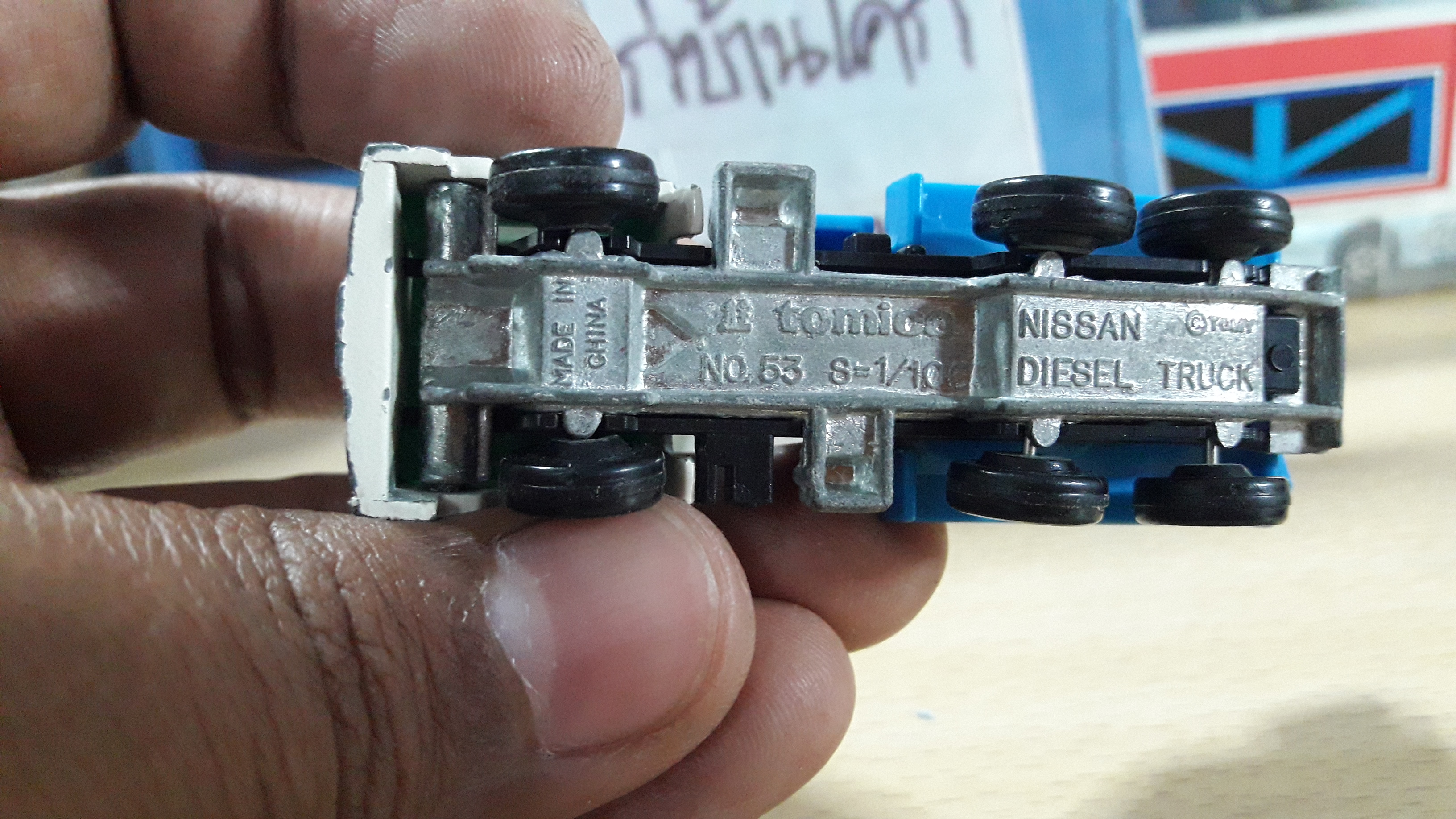 รถเหล็ก รถปูน Tomica no.53 NISSAN DIESEL TRUCK ยกหัวได้ แนวก่อสร้าง งานเก่าครับ งานสะสม สเกล 1/100 ยาวประมาณ 7 cm. ได้ครับ งานเก่า เก่าเก็บ