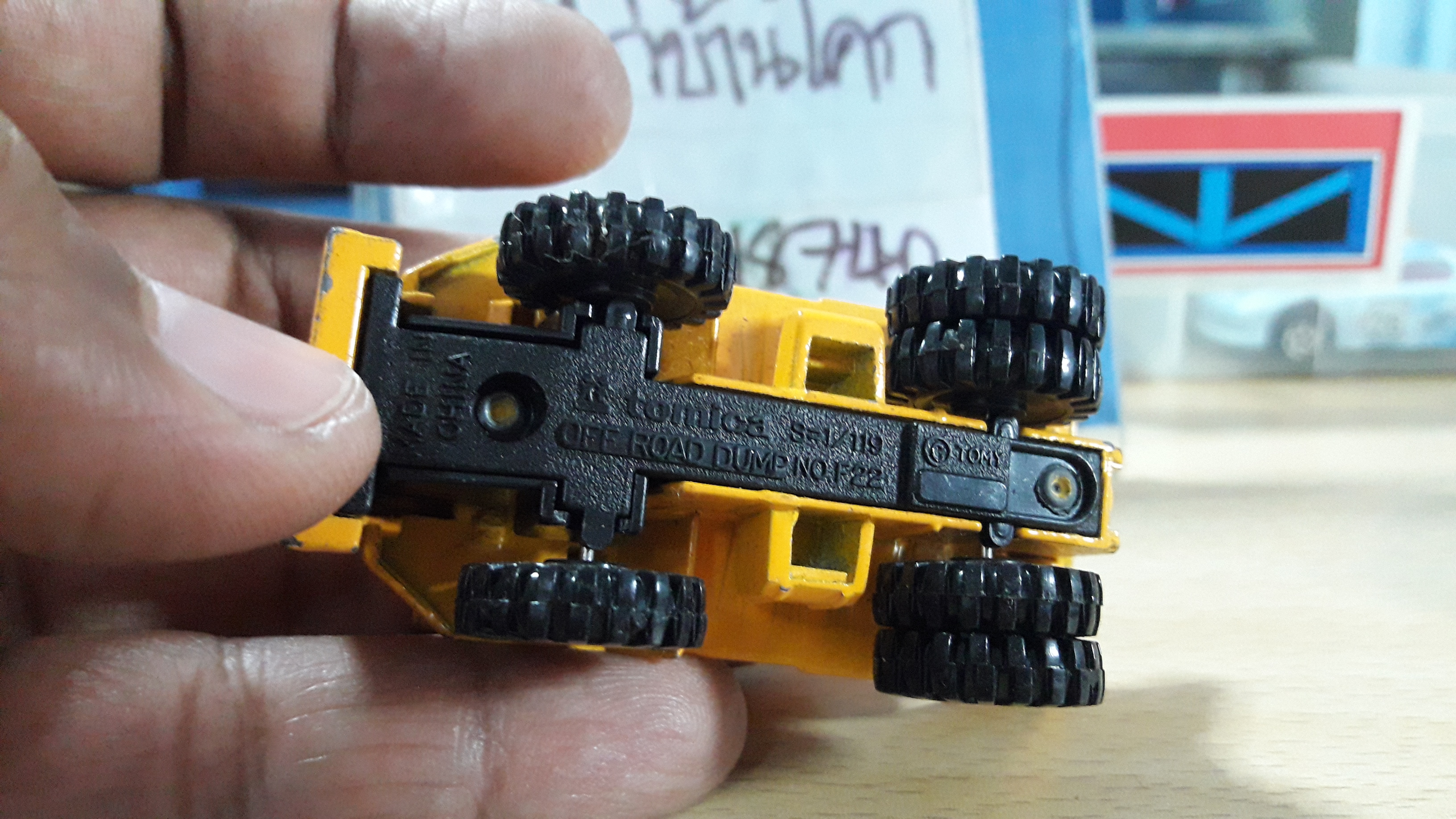รถเหล็ก Tomica no.F22 OFF ROAD DUMP สีเหลืองสวย ยกดัมได้ แนวก่อสร้าง งานเก่าครับ งานสะสม สเกล 1/119 