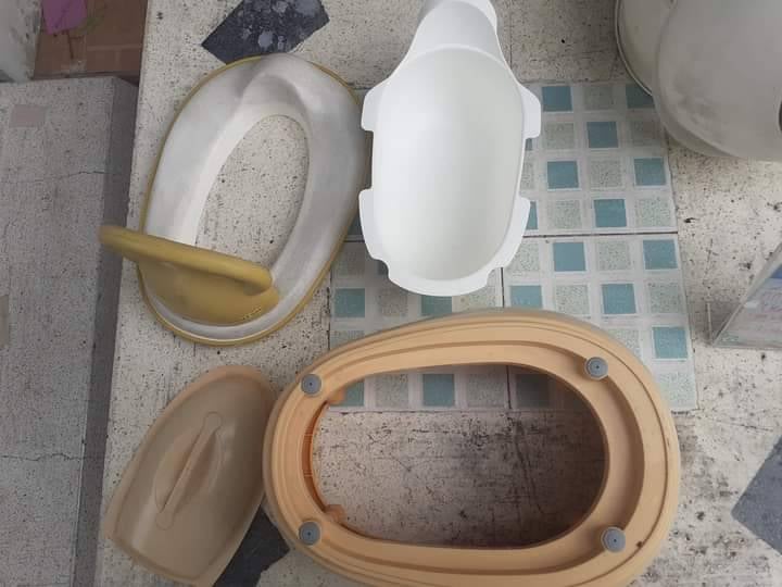 กระโถนหมีพูห์ สำหรับเด็กหัดถ่ายและสำหรับเป็นห้องน้ำเคลื่อนที่ มือสองสภาพสมบูรณ์จากญี่ปุ่นค่ะ ไม่แตกไม่ร้าวค่ะ ที่นั่งและฝาปิดมีคราบดำลงเนื้อตาทเวลานะคะไม่มีผลกับการใช้งาน พกพาสะดวก แยกชิ้นส่วนได้ทำความสะอาดง่าย