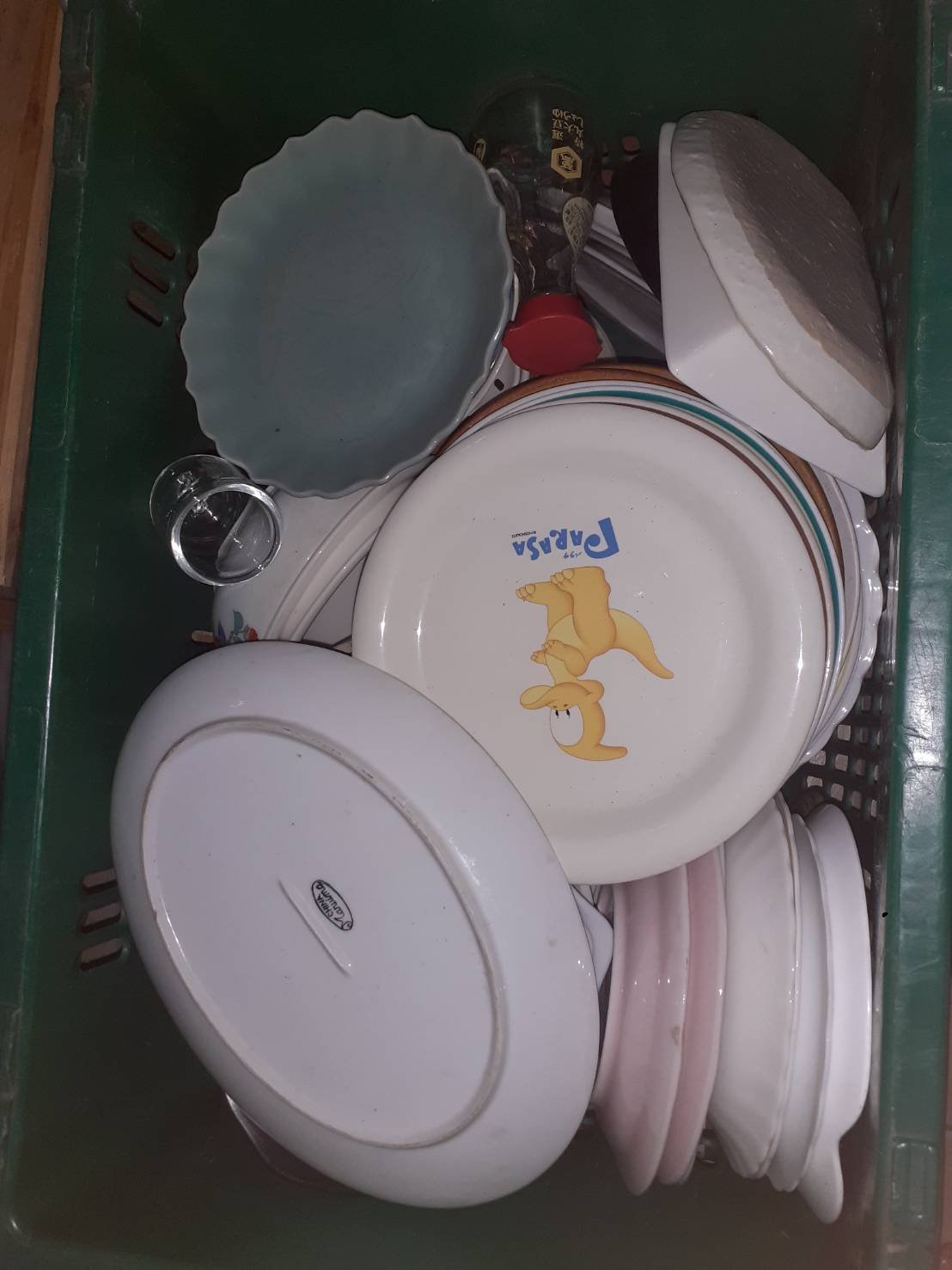 เคลียร์จ้าาาา จานชามช้อนถ้วยแก้ว งานเซรามิคญี่ปุ่น สามตะกร้าถ้วน ใส่เต็มหนักมากๆ ขายเหมาถูกๆ 1500 ยกได้เลยจ้า สนใจทักมานะคะ เอาไปใช้งาน เอาไปขาย เอาไปแจก