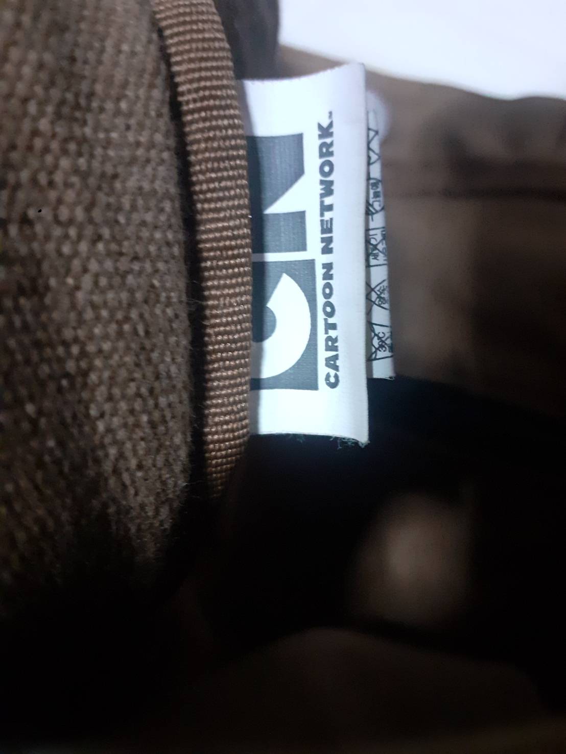 กระเป๋าผ้าแคนวาสสวยหนามือสองงานนอกน่าใช้ ลายการ์ตูนหมีสามตัว ลายสกรีนด้านหน้าลายปักด้านหลัง งานแท้หายากค่ะ สายสะพายสั้นยาว ขนาดกระเป๋า 35×35 ซม. ข้างขยาย 9 ซม.