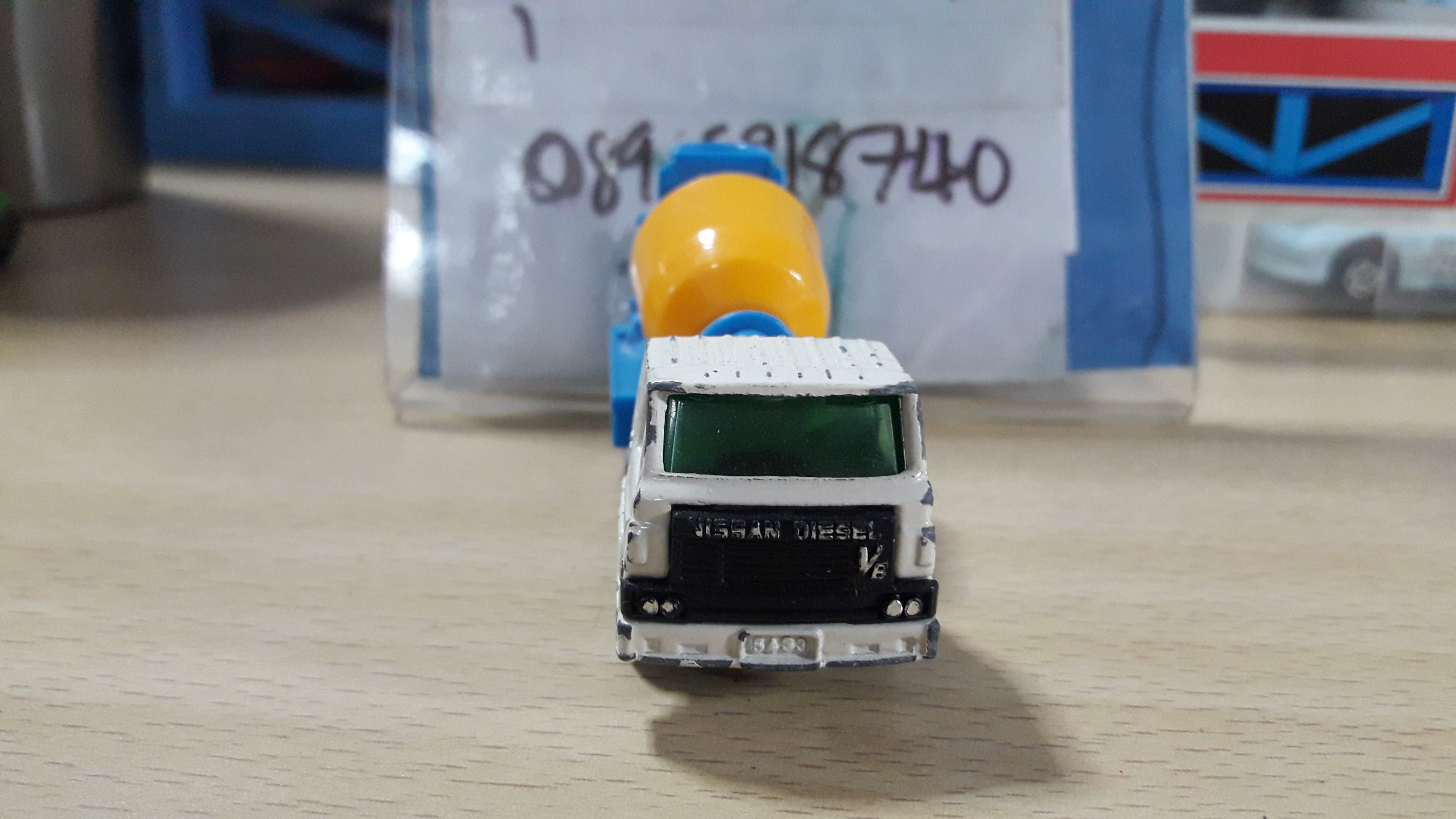 รถเหล็ก รถปูน Tomica no.53 NISSAN DIESEL TRUCK ยกหัวได้ แนวก่อสร้าง งานเก่าครับ งานสะสม สเกล 1/100 ยาวประมาณ 7 cm. ได้ครับ งานเก่า เก่าเก็บ