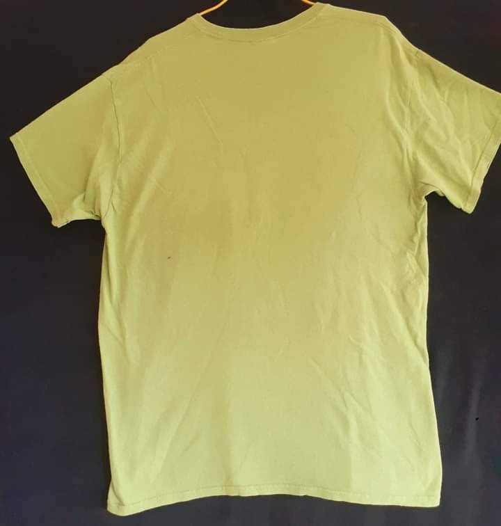 เสื้อยืดสีเขียวตองอ่อน ไซส์ m ขนาดอก 19" ความยาว 28" สกรีนลายสวยๆ