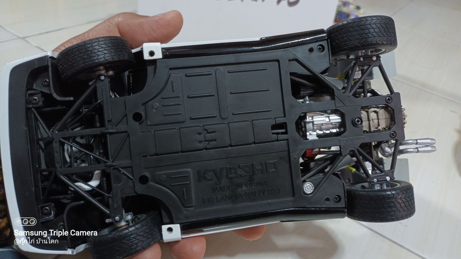 โมเดลรถเหล็ก Kyosho 1/18 Scale Diecast - Lancia Rally 037 Years 1984 Rally #5 Rare M.Alen /I. Kivimaki งานเก่า เก่าเก็บ สภาพสวย คันใหญ่ๆ งานเก็บสะสมในตู้อย่างดี แต่งบ้าน แต่งร้านสวยๆ ใครชอบคันใหญ่ๆ สาย Rally สายฝุ่น สนใจสอบถามได้