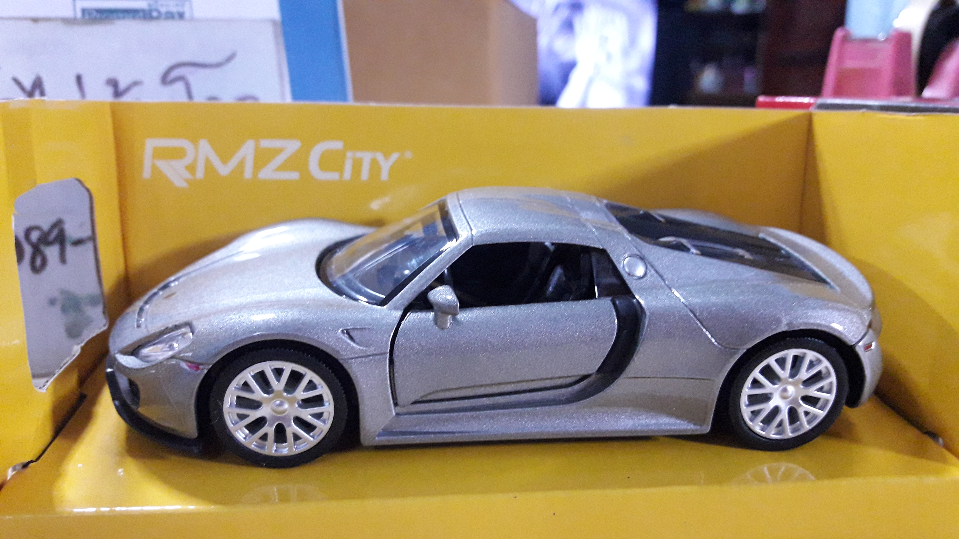 รถโมเดล รถเหล็ก Porsche 918 Spyder Silver RMZ City 5" Diecast รถยาวประมาณ 5 นิ้ว เก่าเก็บ สวย สภาพดี รถโมเดล รถเหล็ก Porsche 918 Spyder Silver RMZ City 5" Diecast รถยาวประมาณ 5 นิ้ว เก่าเก็บ สวย สภาพดี