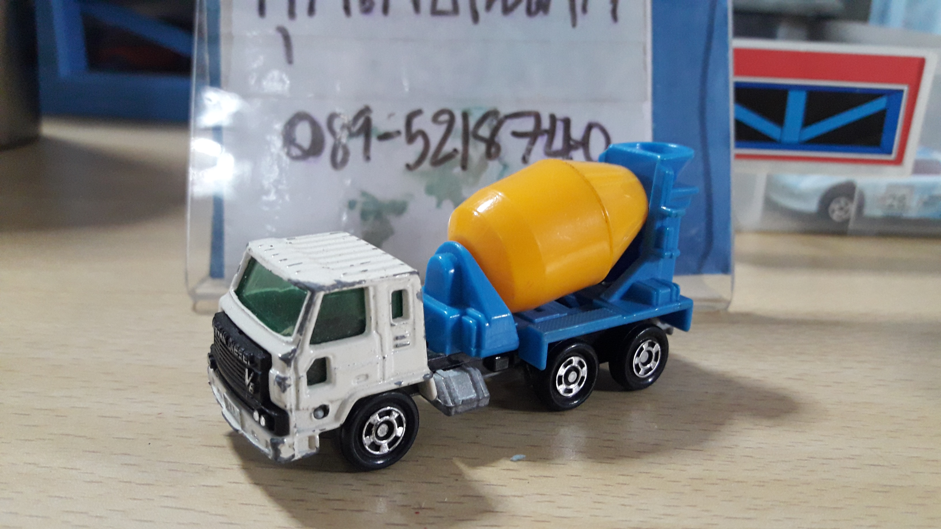 รถเหล็ก รถปูน Tomica no.53 NISSAN DIESEL TRUCK ยกหัวได้ แนวก่อสร้าง งานเก่าครับ งานสะสม สเกล 1/100 ยาวประมาณ 7 cm. ได้ครับ งานเก่า เก่าเก็บ