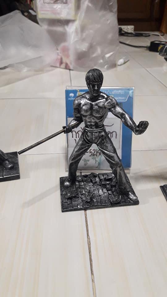 ลดๆราคาครับ โมเดล Bruce Lee บรูซลี วัสดุเป็น RESIN มี 2 Action ครับ ตามภาพ งานดิบๆเลย ยังไม่ลงสี งานเก่าเก็บครับ ใครชอบ Bruce Lee ลองดูครับ สนใจสอบถามได้ครับ เหมาๆ 2 ชิ้นเลย ลดๆราคาครับ โมเดล Bruce Lee บรูซลี วัสดุเป็น RESIN มี 2 Action ครับ ตามภาพ งานดิบๆเลย ยังไม่ลงสี งานเก่าเก็บครับ ใครชอบ Bruce Lee ลองดูครับ สนใจสอบถามได้ครับ เหมาๆ 2 ชิ้นเลย
