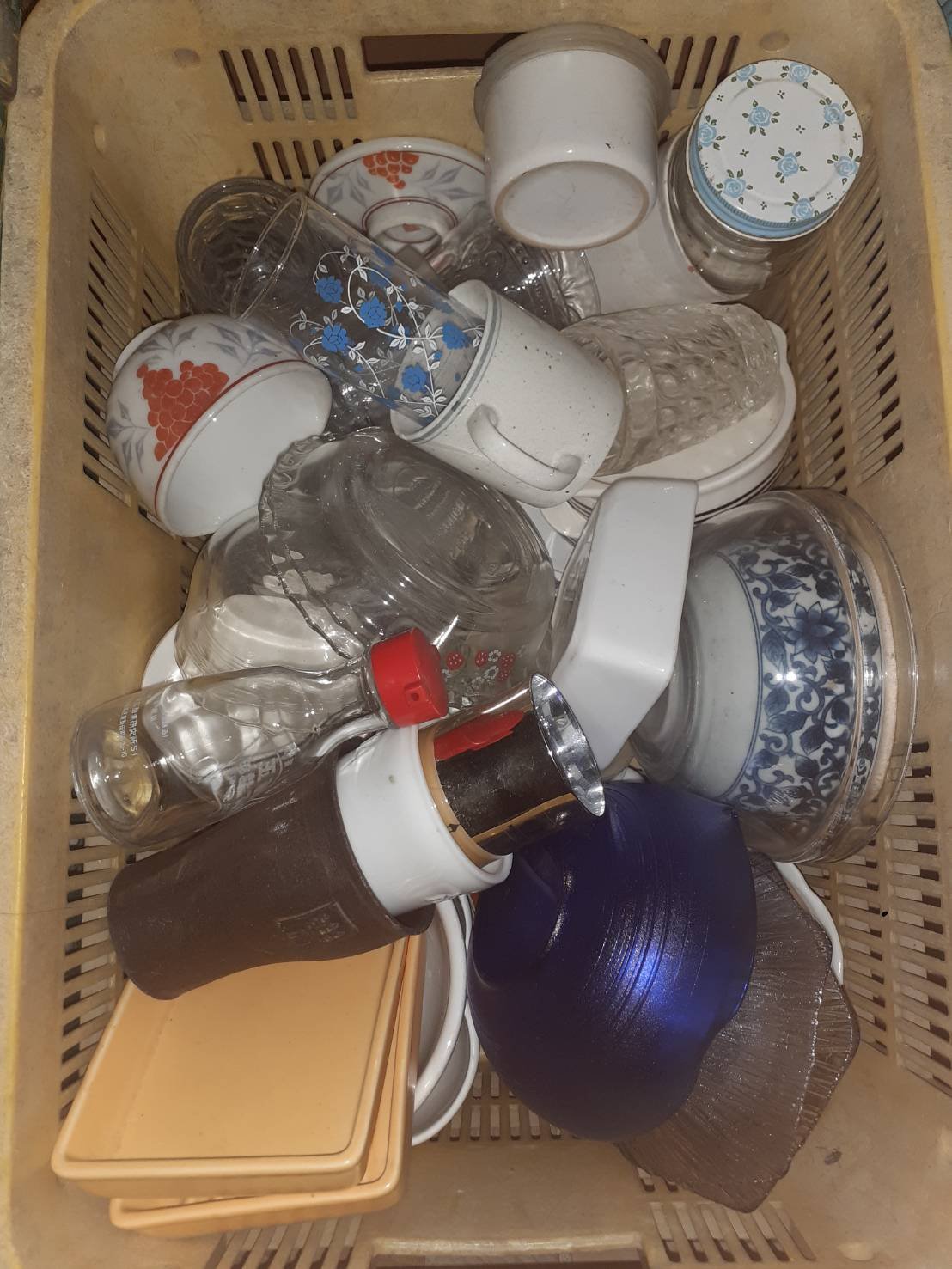 เคลียร์จ้าาาา จานชามช้อนถ้วยแก้ว งานเซรามิคญี่ปุ่น สามตะกร้าถ้วน ใส่เต็มหนักมากๆ ขายเหมาถูกๆ 1500 ยกได้เลยจ้า สนใจทักมานะคะ เอาไปใช้งาน เอาไปขาย เอาไปแจก