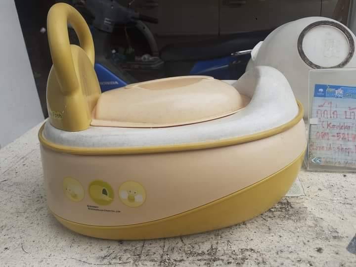 กระโถนหมีพูห์ สำหรับเด็กหัดถ่ายและสำหรับเป็นห้องน้ำเคลื่อนที่ มือสองสภาพสมบูรณ์จากญี่ปุ่นค่ะ ไม่แตกไม่ร้าวค่ะ ที่นั่งและฝาปิดมีคราบดำลงเนื้อตาทเวลานะคะไม่มีผลกับการใช้งาน พกพาสะดวก แยกชิ้นส่วนได้ทำความสะอาดง่าย