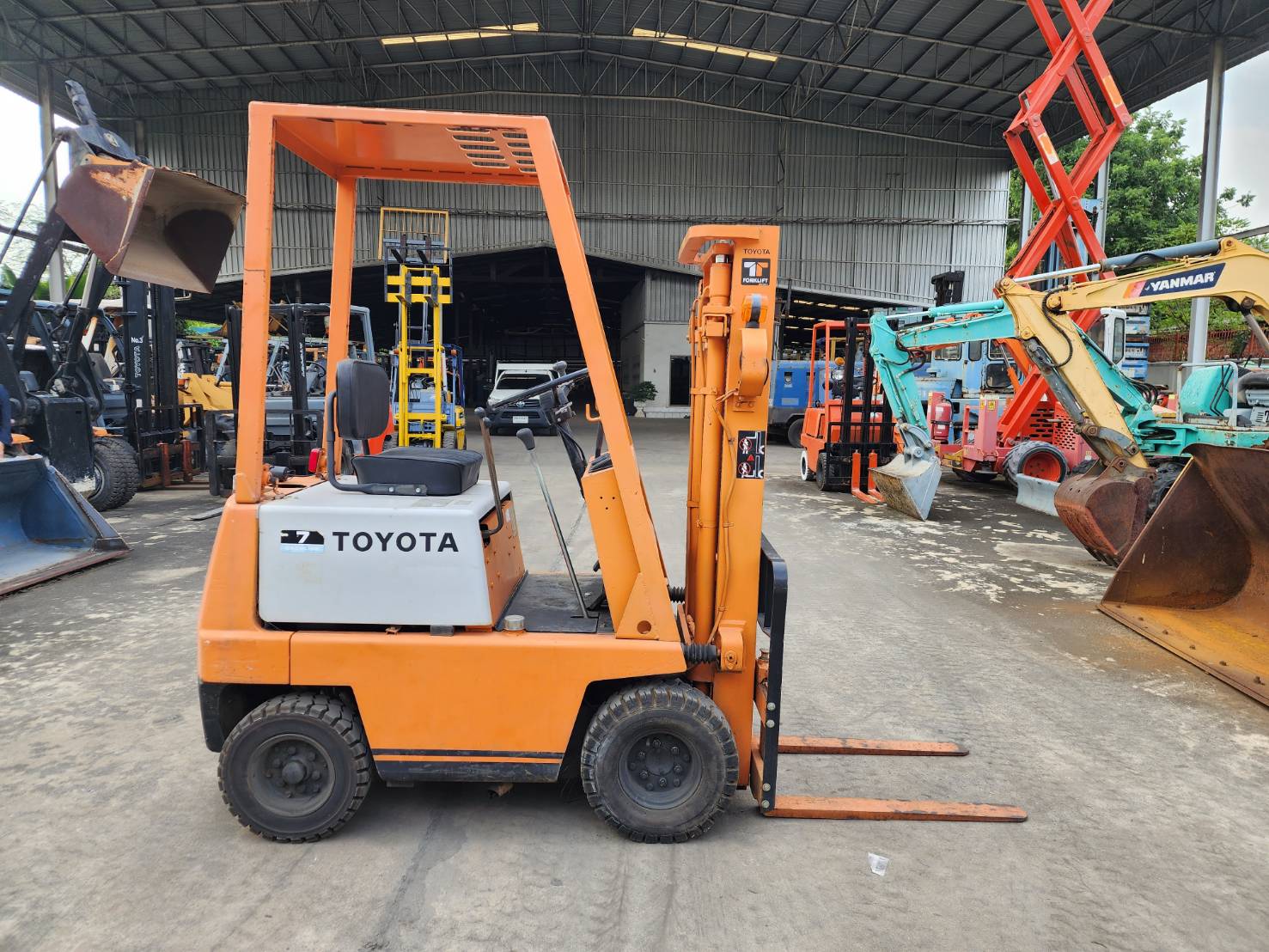 ขายรถยก 0.7 ตัน รถนอกนำเข้าเองจากญี่ปุ่น MADE IN JAPAN ขายรถยก 0.7 ตัน รถนอกนำเข้าเองจากญี่ปุ่น MADE IN JAPAN