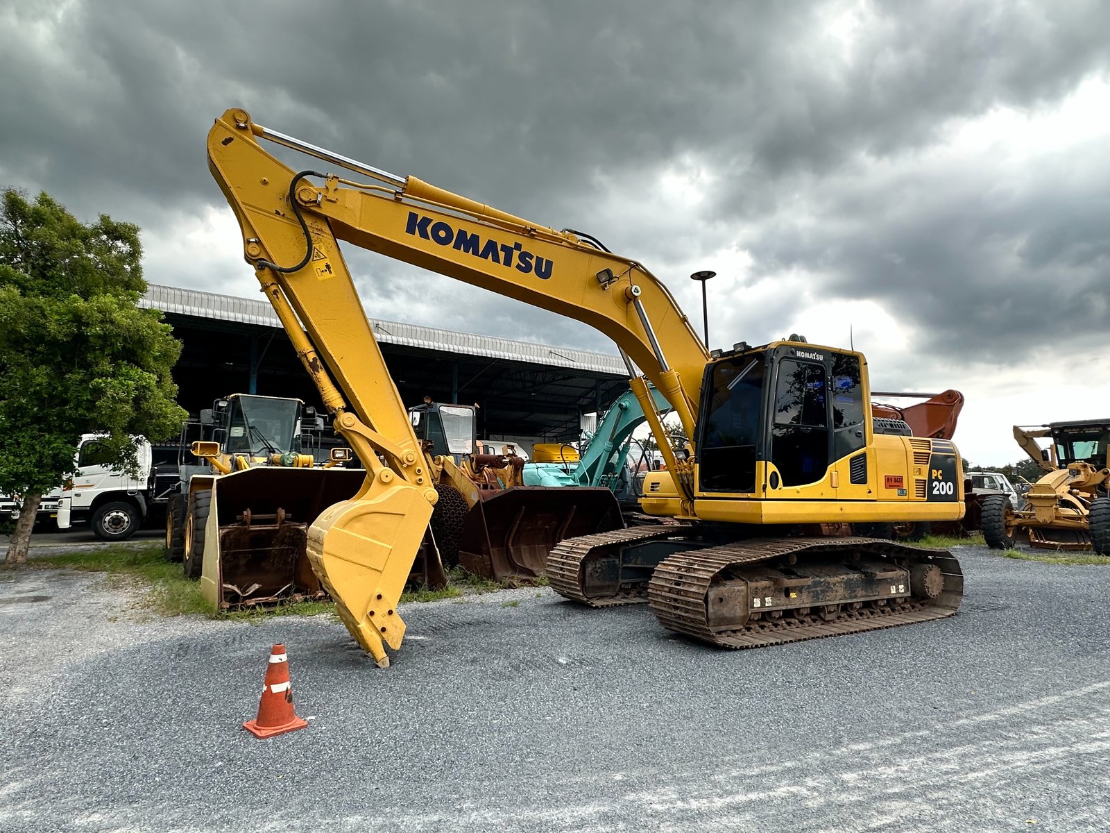 ขายค่ะ Komatsu PC200-8MO สภาพสวยๆค่ะ