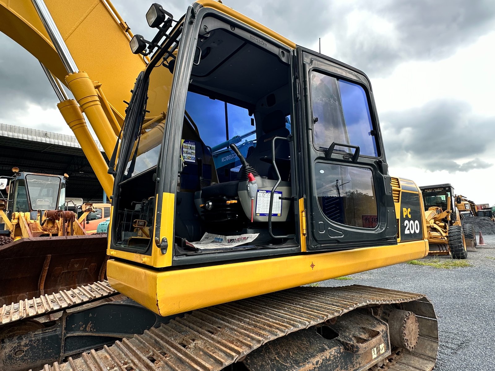 ขายค่ะ Komatsu PC200-8MO สภาพสวยๆค่ะ