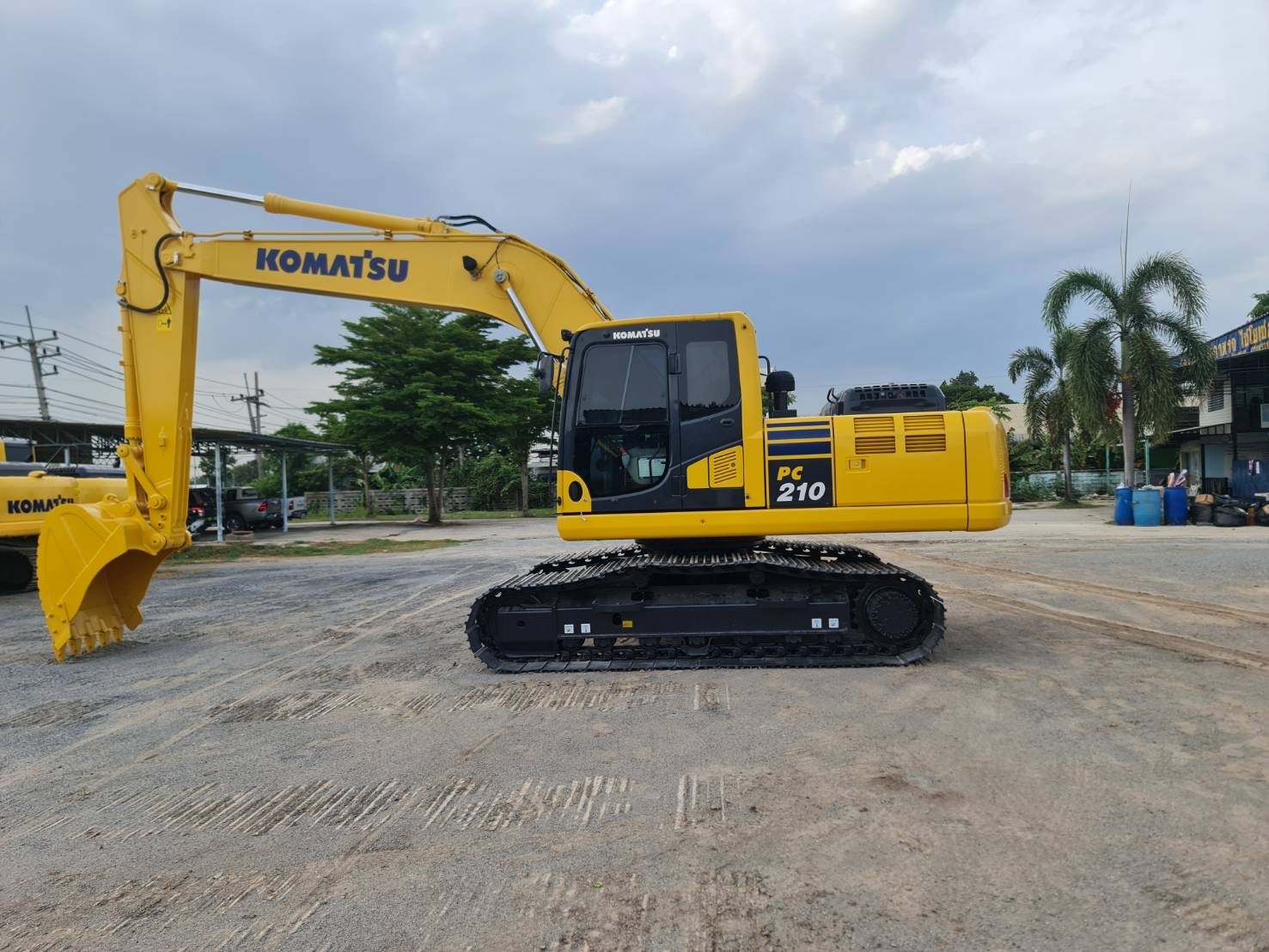 ขายค่ะ KOMATSU PC210-10MO สภาพนางฟ้าค่ะ ขายค่ะ KOMATSU PC210-10MO สภาพนางฟ้าค่ะ
