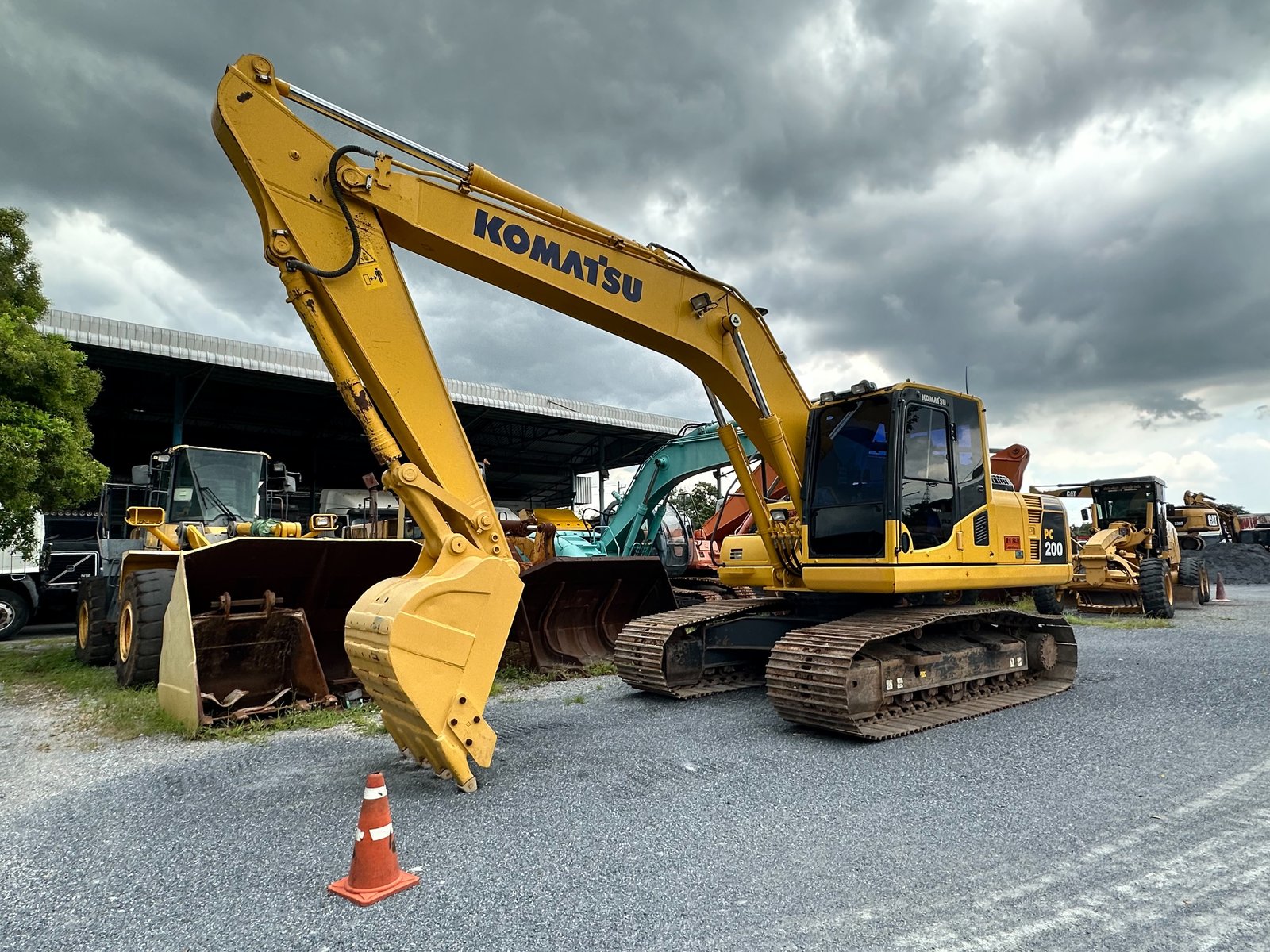 ขายค่ะ Komatsu PC200-8MO สภาพสวยๆค่ะ