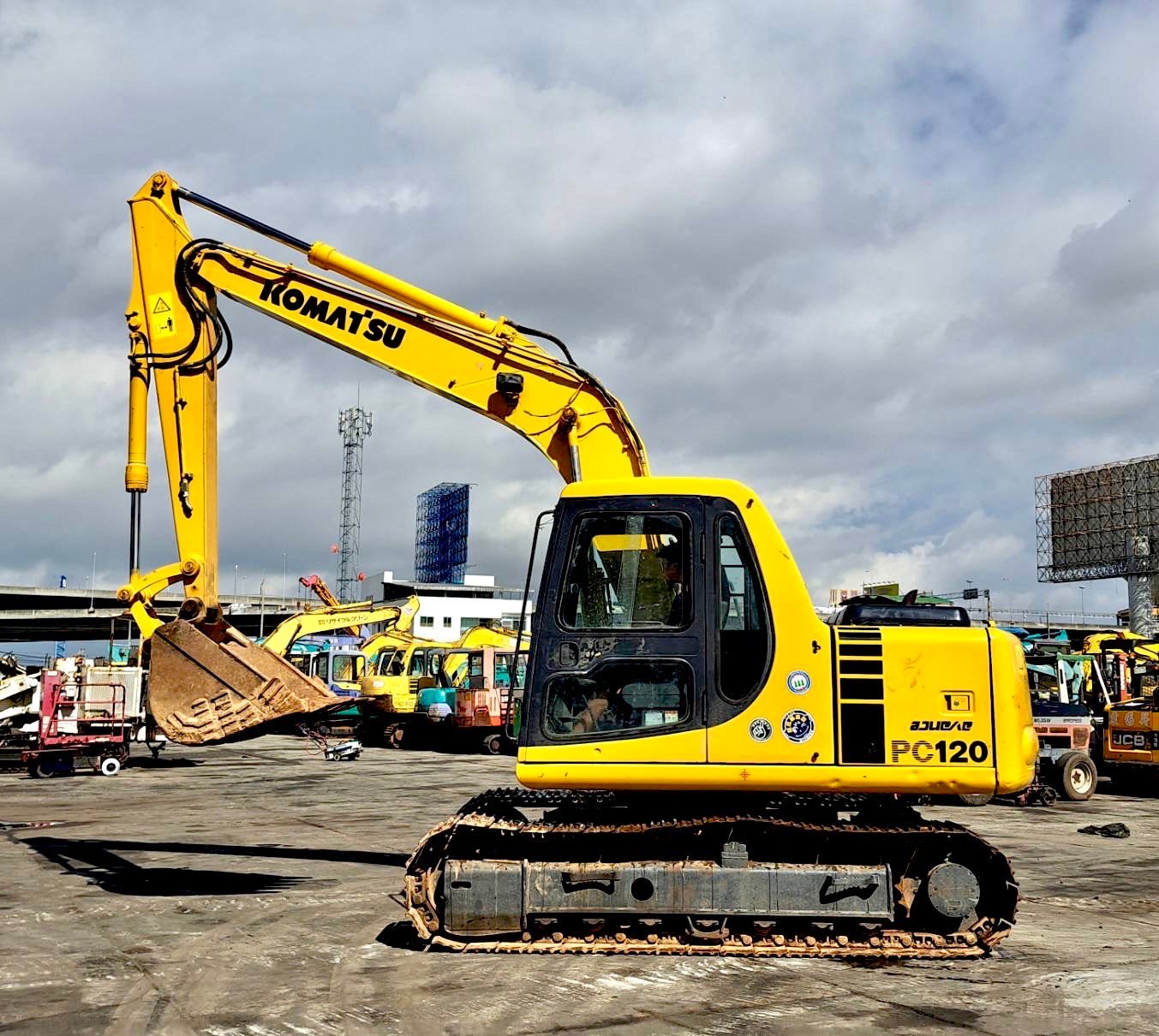 ขายค่ะ KOMATSU PC 120-6 เก่านอก สภาพสวยๆค่ะ