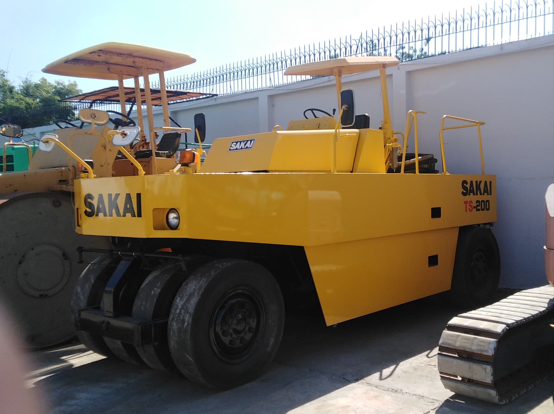 รถบด Sakai TS200 #23018 ปี 1997, 3355 ชม. สภาพพร้อมใช้ สนใจ โทร 0982765198 ตุ๊ก Line. ndtthailand