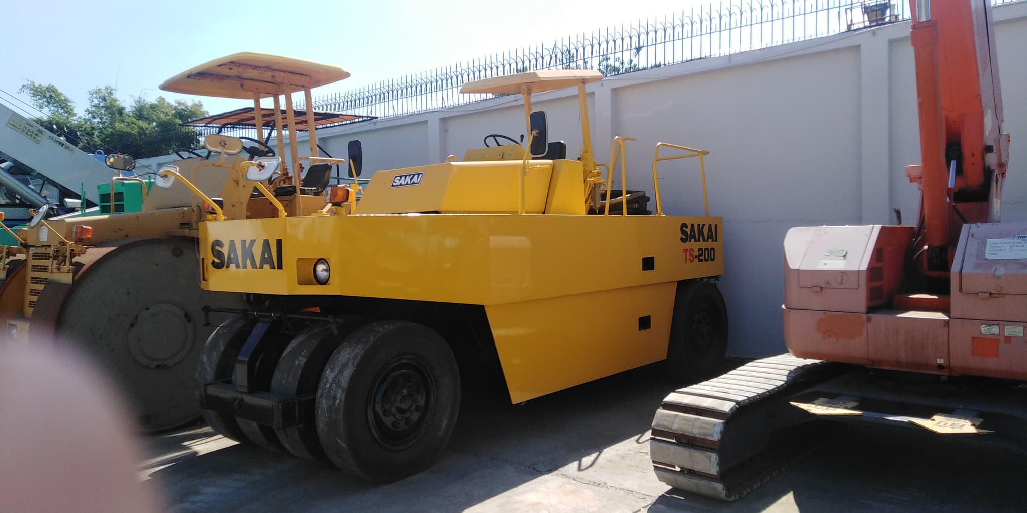 รถบด Sakai TS200 #23018 ปี 1997, 3355 ชม. สภาพพร้อมใช้ สนใจ โทร 0982765198 ตุ๊ก Line. ndtthailand