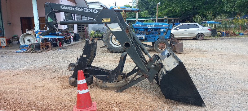 ขายชุดตักหน้าติดรถไถฟอร์ดเก่านอก ยี่ห้อQuicke 330 สวีเดน ตรงรุ่น6610