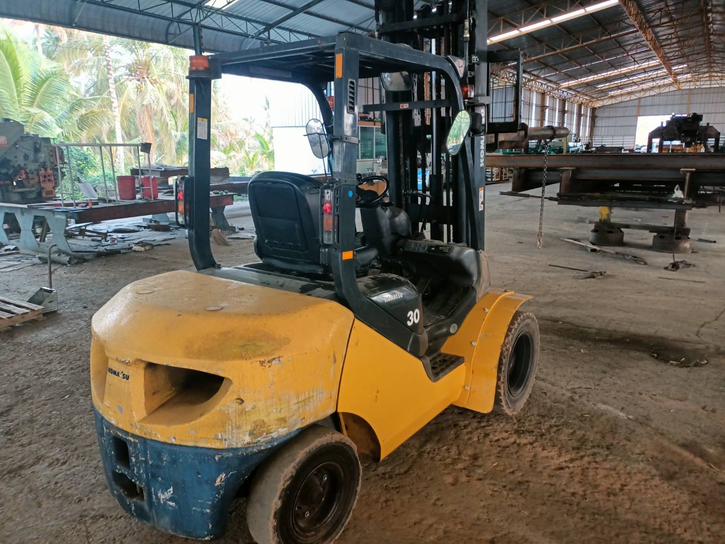 ขายโฟล์คลิฟต์KOMATSU 3ตัน เกียร์ออโต้ เสาสูง6เมตร 4213ชั่วโมง สภาพพร้อมใช้ ราคา550,000บาท สนใจติดต่อคุณปิ่น 0819176906